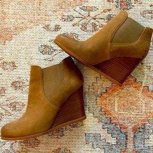 Wedge bootie